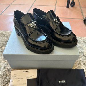 Prada Triangle Logo Loafer Sz 37 Black